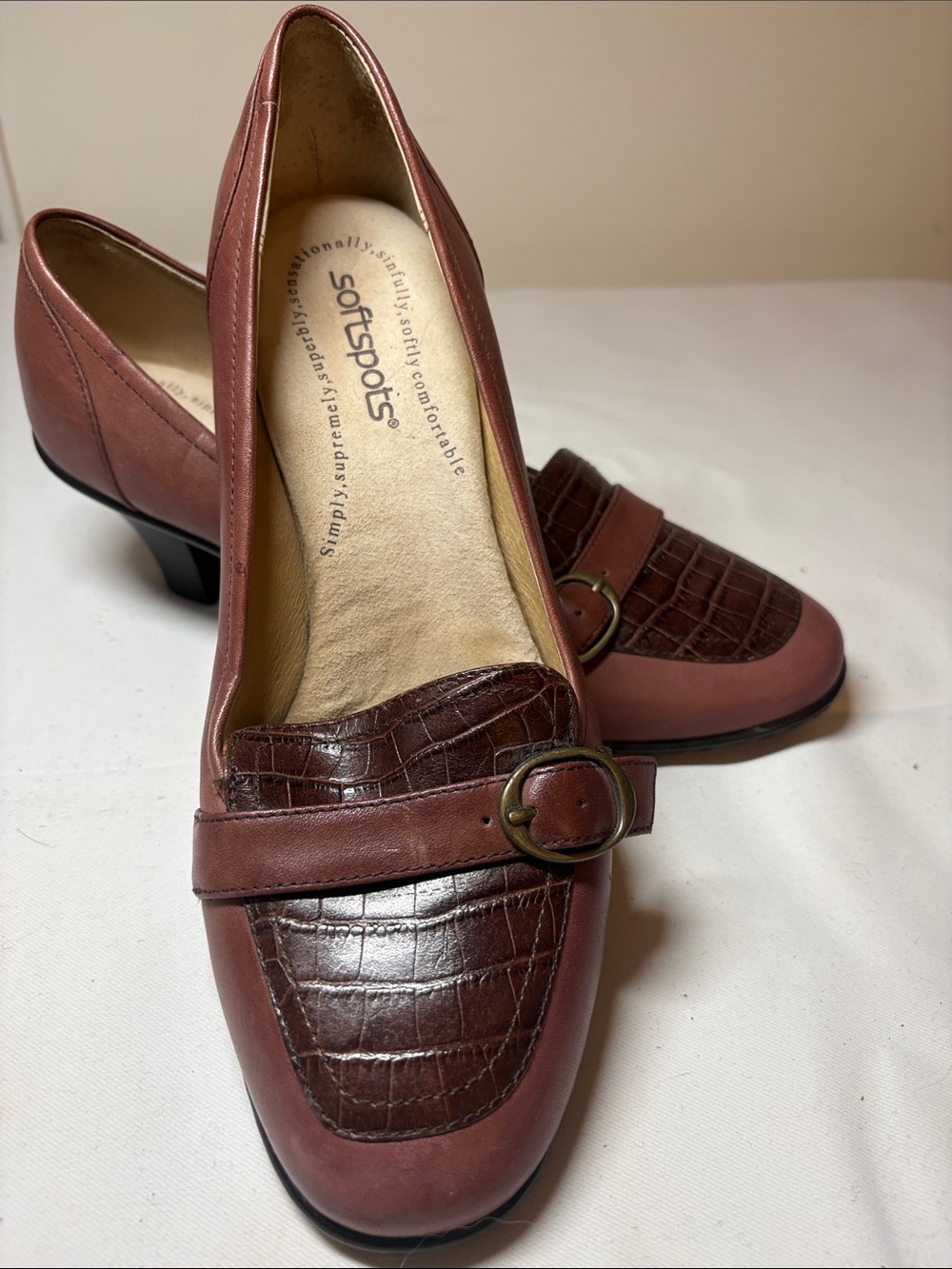 Soft spots Chestnut Leather Kitten Heel Loafer Size 8